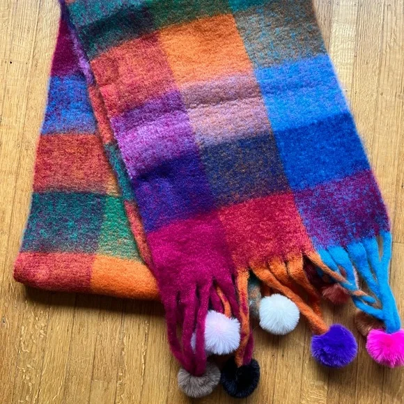 Checkered Scarf - Picture 2 of 2